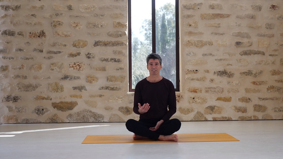 להתחבר מחדש לנשימה עם אימון פראניאמה- 4 תרגול בישיבה